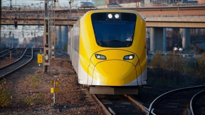 Deutsche Bahn Debuts Transparent OLED Privacy Panels in Premium Seats