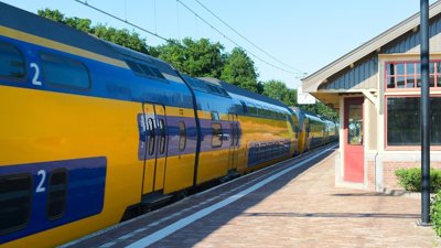 Dutch Railways Pilots Noise-Dampening Smart Windows for Commuter Trains