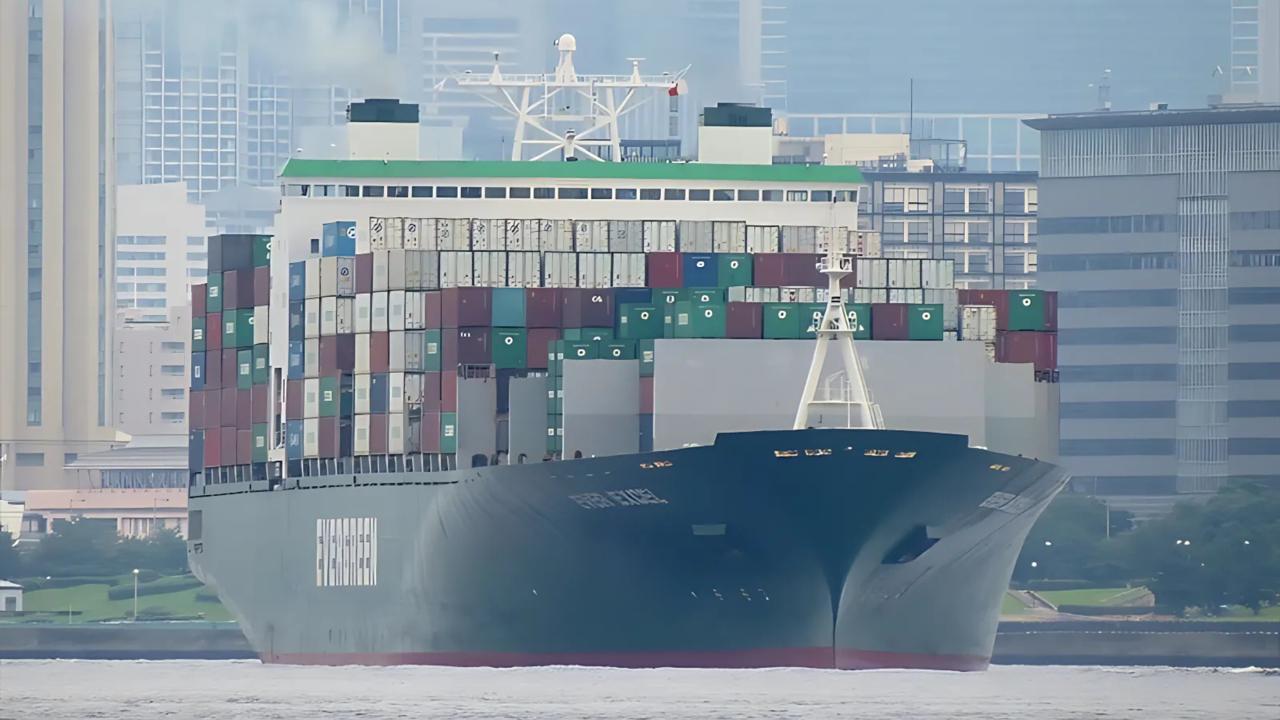 US Tariffs Jolt Global Shipping With Volatile Rate Swings