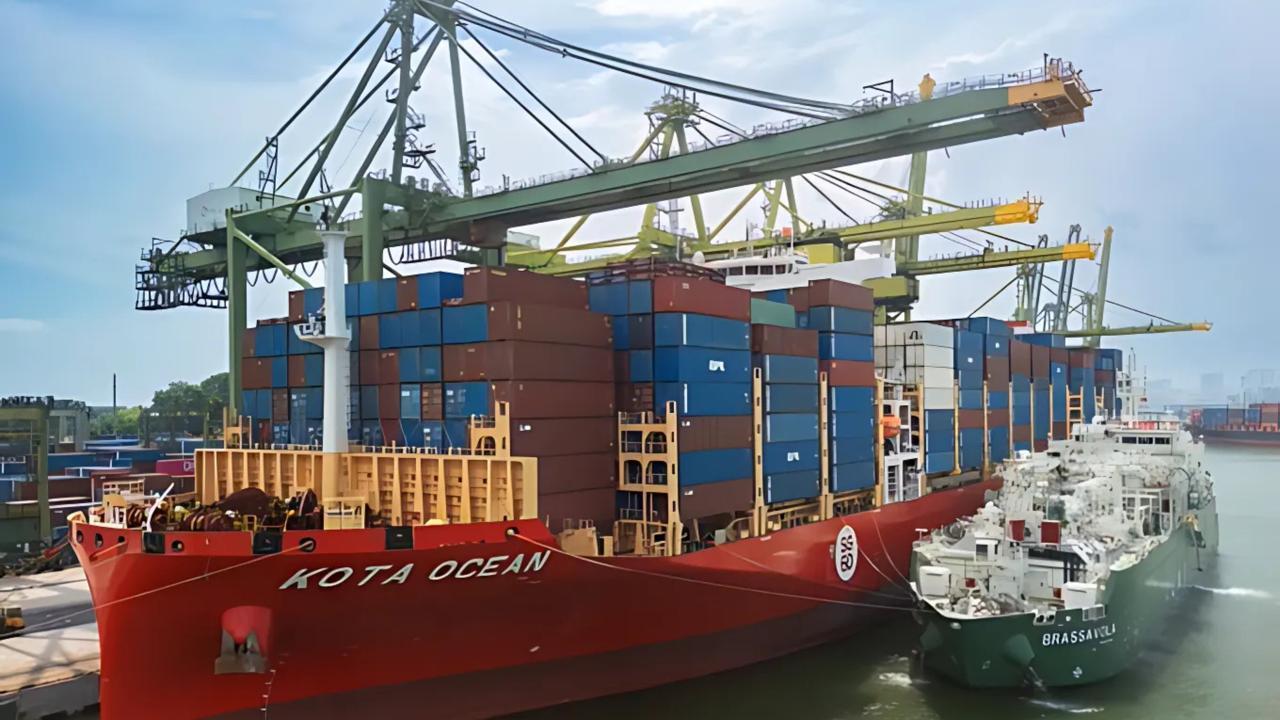 PIL Completes First-Ever Simultaneous Cargo & LNG Bunkering