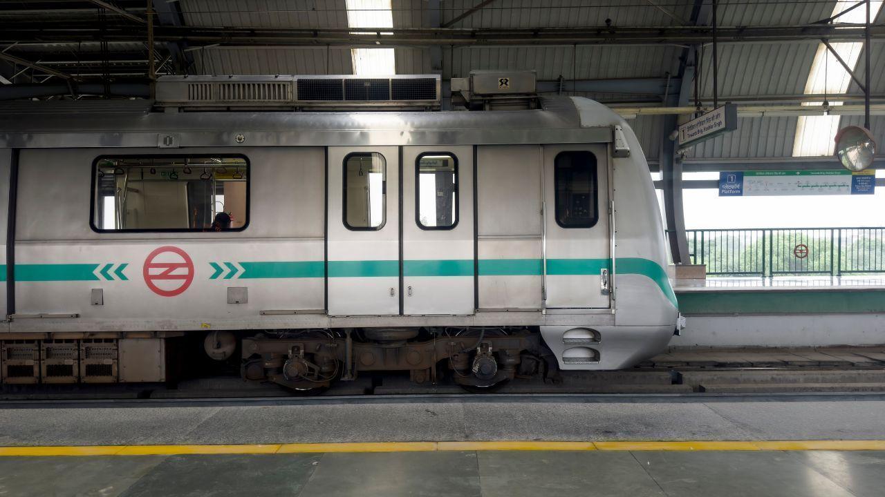 Kolkata Metro Blue Line Faces Rush Before Durga Puja