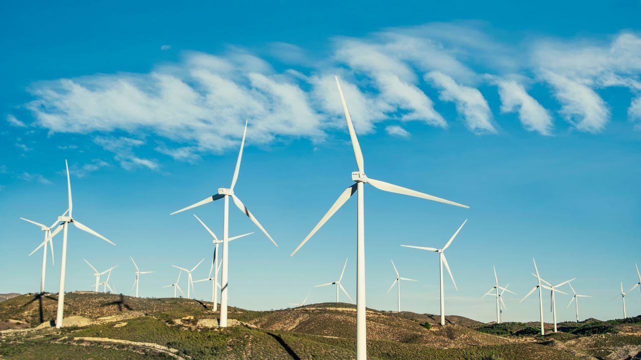 XCMG's 4,000-Ton Crawler Crane XGC88000 Powers China's Wind Energy