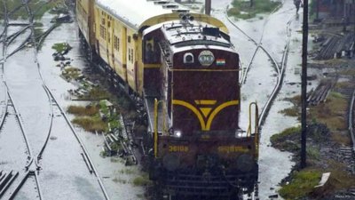 Kolkata Railway Tracks Airport Disrupted After Heavy Rain 25 Trains Canceled