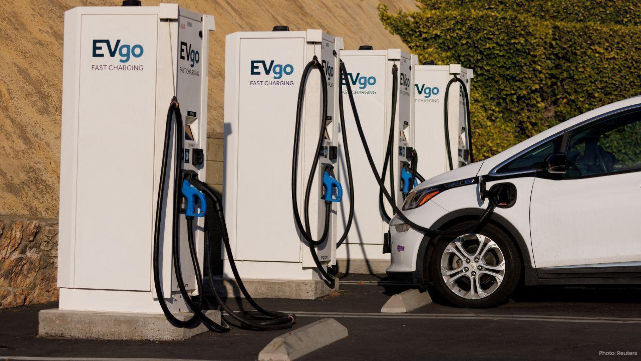 CM Rekha Gupta Inaugurates Six EV Bus Charging Substations in Delhi