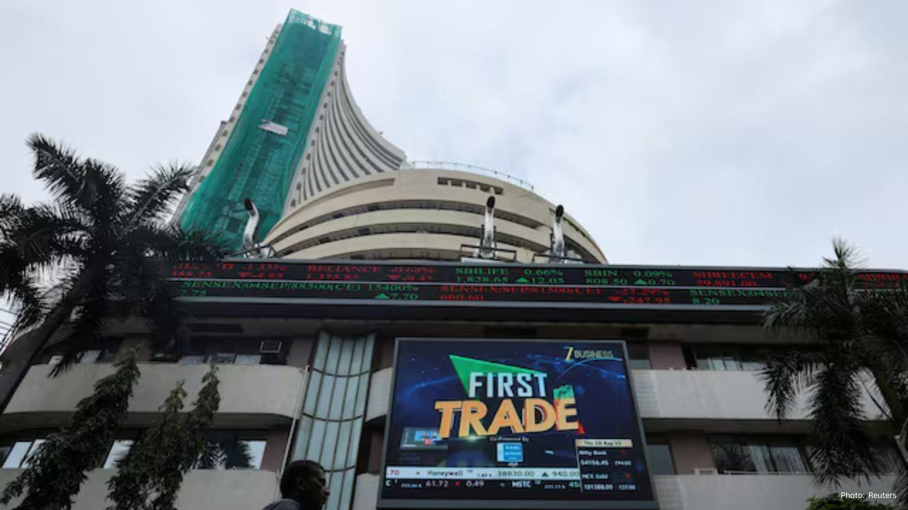 Indian Stock Market Falls as Investors Book Profits Despite Trade and Earnings Hopes