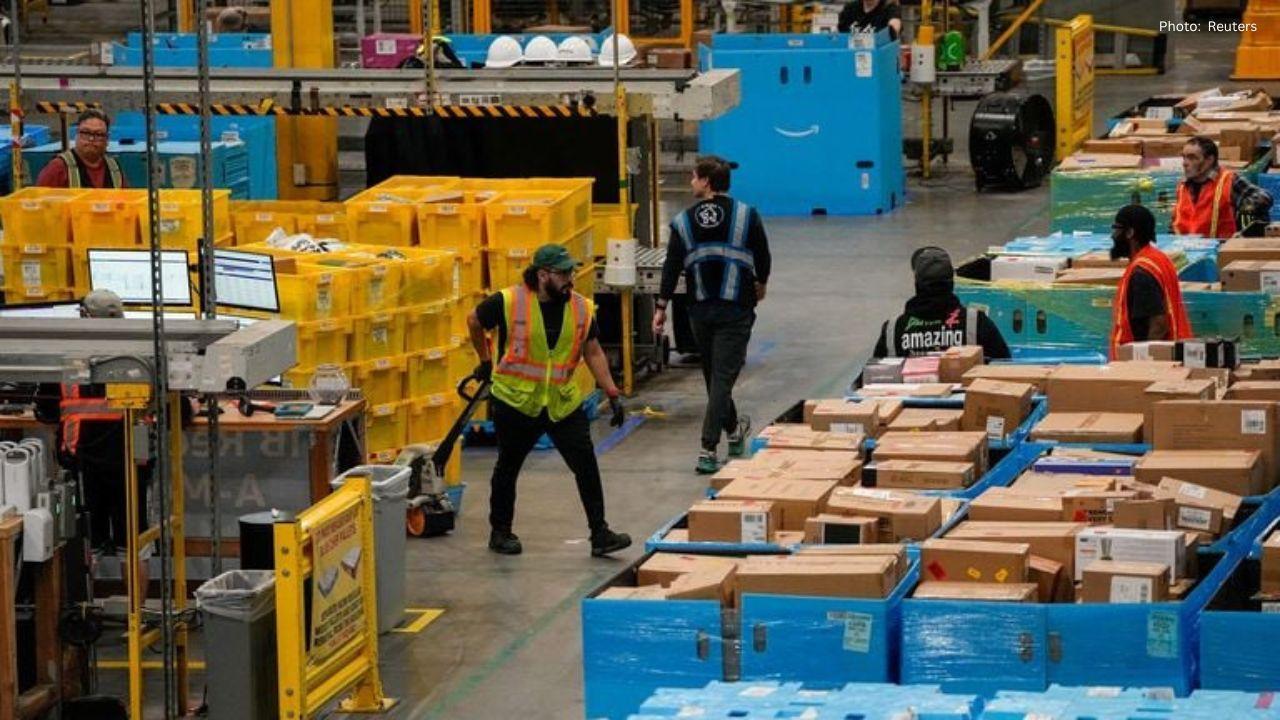 Americans Spend Big Online for the Holidays Despite Economic Worries