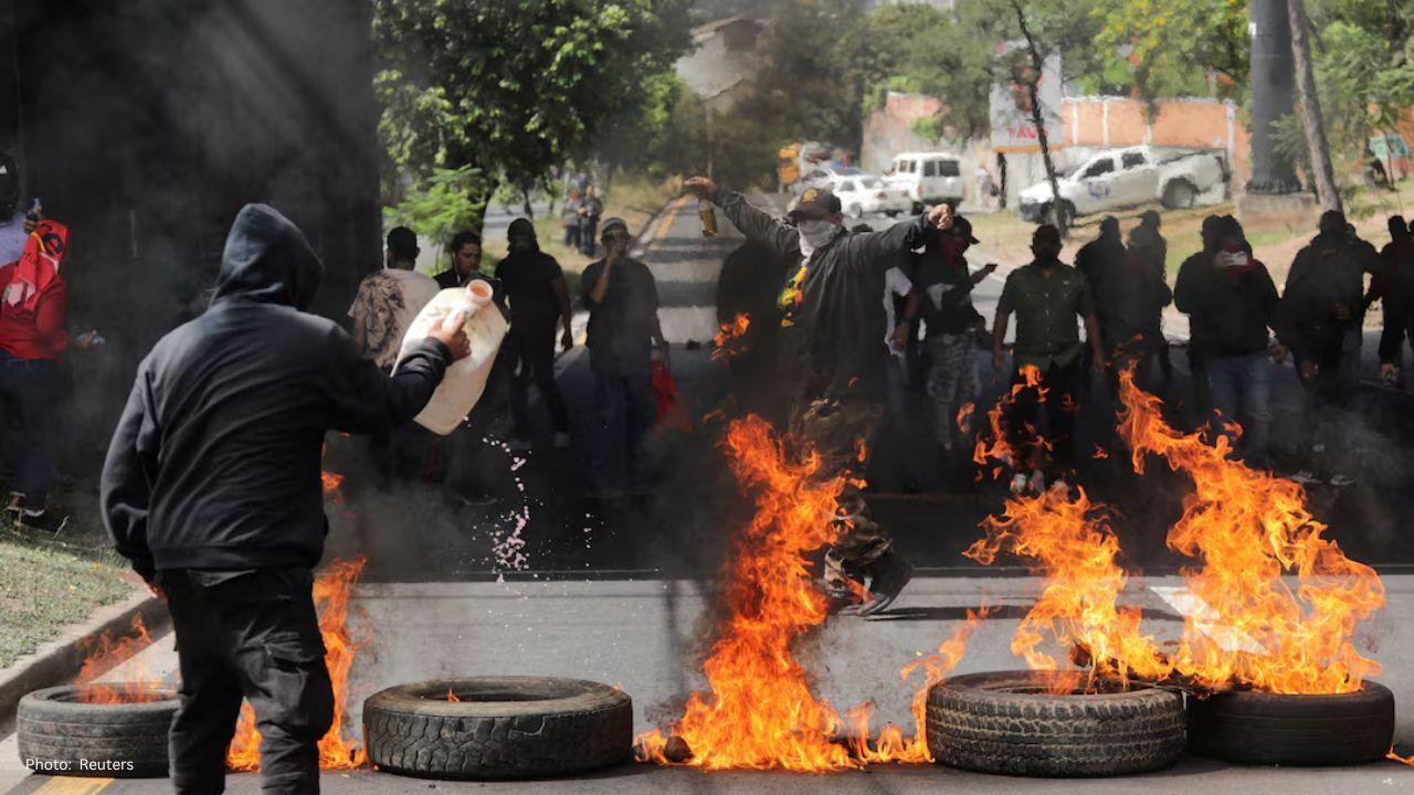 Protests Delay Honduran Election Recount Amid Tension Between Leading Candidates