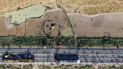 Interoceanic Train Derailment in Southern Mexico Leaves at Least 13 Dead