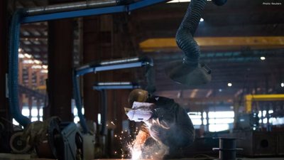 China’s Factory Activity Slows as Demand Weakens at Start of 2026